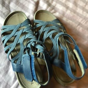 Baretraps blue Velcro strap sandal 8.5
